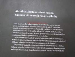 Me puolustimme elämää - naiskohtaloita sotakuvien takaa