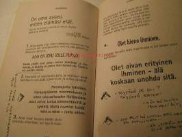 Jätkien manuaali, 2000.  Kirja kertoo teini-ikäiselle miehenalulle huumorin höystämänä kaiken, mitä he ovat halunneet tietää, mutta eivät ole halunneet kysyä.
