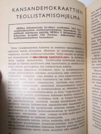 Demokraattisen kansan kalenteri 1958 - Artikkelit Maksim Gorkin tie suomalaisiin sydämiin, Arvo Turtiainen Punakaarti 1918, Luokkasota ja Suomen itsenäisyys,