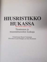 Hiusristikko hukassa - Tiemiesten ja maanmittareiden kaskuja, kansi Osmo &quot;Omppu&quot; Omenamäki