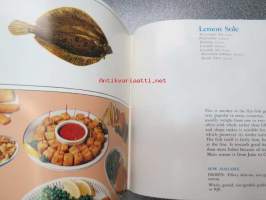 Icelandic fish products -esite, jossa kuvattuna tyypillisiä saaliskaloja ja niistä tehtyjä ruokia, englanninkielinen