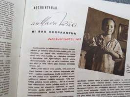 Hopeapeili 1944 nr 1 tammikuu, sis. mm. seur. artikkelit / kuvat / mainokset; Kansikuva majurinrouva Irma Puustinen ja pikku Tarja - miehensä on Mannerheimristin
