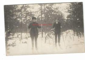 Hiljaa hiihdellään  - valokuva postikortti koko