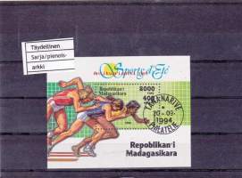 Postimerkit Madagaskar: Sports d&#039;Eté /Kesäurheilu pikajuoksun lähtö 1994. Täysi sarja tai pienoisarkki/blokki. 68/170