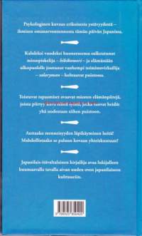 Kutsuin häntä solmioksi, 2014.  Kirja sijoittuu Japaniin ja se kertoo hienovaraisesti kahden erilaisen ja eri syystä raiteiltaan joutuneen ihmisen välisestä