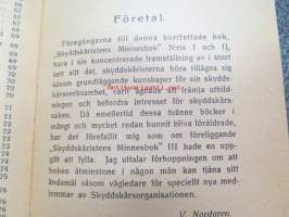 Skydskåristens minnesbok nr III, 1931, etulehdellä kuvattuna Mannerheim