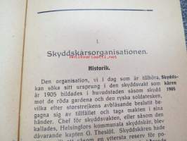 Skydskåristens minnesbok nr III, 1931, etulehdellä kuvattuna Mannerheim