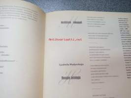 Image Teksti NL (Neuvostoliitto) 1990 -sisältää esittelyn viidestä neuvostokirjailijasta, joiden kautta maan kirjallinen tuolloinen tilanne