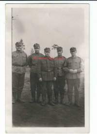 Sotilaita  sotilasvalokuva  - valokuva 9x13 cm