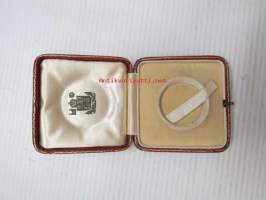 George VI (Yrjö kuudes) 1937 Coronation meddal box -kruunajaismitalin, jota on jaetteu tilaisuudessa läsnäolleille, tyhjä kotelo, alunperin kuulunut
