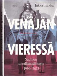 Venäjän vieressä, 2015. Ajankohtainen kirja Suomen turvapoliittisesta haparoinnista kylmän sodan jälkeen. Suomi jättäytyi turvallisuuspoliittisesti haavoittuvaiseksi