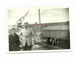Laivan kannella 1950  (Aurajoessa ?) 6x9 cm-   valokuva