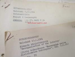 Sotakorkeakoulu 1960-luvun alkupuolen kurssimateriaalia noin 20 kansiollista - Kapteeni Mäki