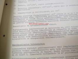 Sotakorkeakoulu 1960-luvun alkupuolen kurssimateriaalia noin 20 kansiollista - Kapteeni Mäki