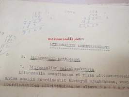 Sotakorkeakoulu 1960-luvun alkupuolen kurssimateriaalia noin 20 kansiollista - Kapteeni Mäki