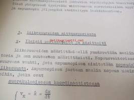 Sotakorkeakoulu 1960-luvun alkupuolen kurssimateriaalia noin 20 kansiollista - Kapteeni Mäki