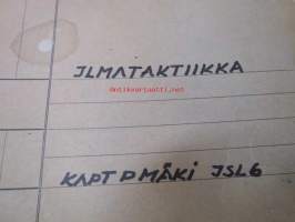 Sotakorkeakoulu 1960-luvun alkupuolen kurssimateriaalia noin 20 kansiollista - Kapteeni Mäki