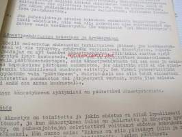 Sotakorkeakoulu 1960-luvun alkupuolen kurssimateriaalia noin 20 kansiollista - Kapteeni Mäki