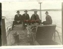 Herrat sisävesilaivan kannella  1920-luvulla - valokuva