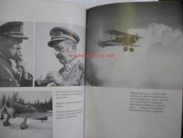 Magnussonin laivue - Suurten ilmavoittojen salaisuus. Kirja on omistettu Mannerheim-ristin ritarille, eversti Gustaf Erik Magnussonille, joka koulutti