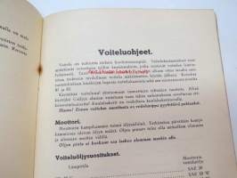 Volvo traktori T 21 käyttäjän käsikirja (Suomennos) -alkuperäisen ruotsinkielisen rinnalla tarkoitettavaksi käytetty, sillä tässä ei ole kuvia eikä kaavioita)