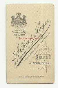 Visiittikuva ateljeekuva  / Albert Meyer (1857 - 1924 ) betrieb erfolgreich &amp;#8222;Photographische Ateliers&amp;#8220; in Berlin und anderen deutschen Städten und