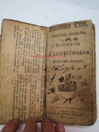 Autuuden Oppi, Lyhykäisesti edespandu Lutheruxen Catechismuxen Yxinkertaisexi Selityxexi. Turusa, Prändätty Frenckellin Kirjan Printisä, Wuonna 1821, Fennica