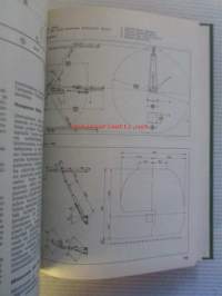 Rakennuskoneet - sisältää paljon tietoa myös (tela)traktoreista ja kaivinkoneista ym. kuvineen