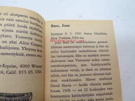 Rollareista Pressaan - Popidolit esittäytyvät (Otavan minipokkarit nr 8), lista artisteista ja yhtyeistä näkyy kohteen kuvissa