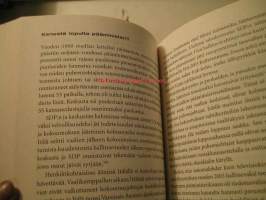 Poliitikot taistelivat - media kertoo. Suomalaisen politiikan mediapelejä 1981 - 2006