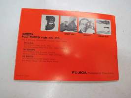 Fujica Instant load Single-8 Reflex Zoom Movie Camera Z2 Owner´s Manual -elokuvakameran käyttöohjekirja