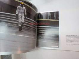 Mercedes-Benz Motorsport 2001 - Moments of Passion