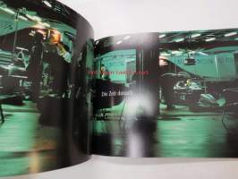 Mercedes-Benz Motorsport 2001 - Moments of Passion