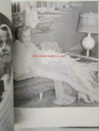 The Amazing Blonde - Dietrich&#039;s Own Style
