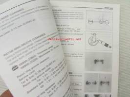 Suzuki GSX-R750 Service manual (part 99500-37080-01E) -huolto-ohjekirja