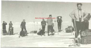 Tauko / Lapin hangilla 1950/1960-luvuilla - valokuva 7x14 cm