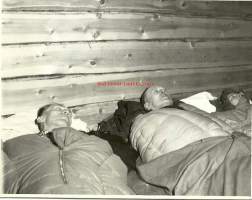 Autiotuvan unia  / Lapin hangilla 1950/1960-luvuilla - valokuva 12x15 cm