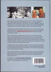 Flóra Bartha Paasonen - Vaiettu tarina, 2013.  Armeijan/Mannerheimin tiedustelupäällikkö Aladar Paasosen leski kertoo itse elämästään ennen sotaa ja sodan jälkeen