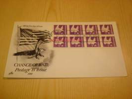 Valkopäämerikotka Bald Eagle ja USA:n lippu 1981 ensipäiväkuori FDC USA kahdeksalla postimerkillä