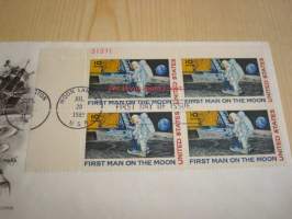 First Man on the Moon 1969 USA ensipäiväkuori FDC neljällä postimerkillä, postimerkkiarkin kulmapala, minulla on myynnissä myös kolme muuta kuorta jossa