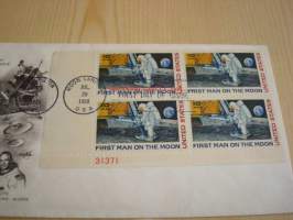 First Man on the Moon 1969 USA ensipäiväkuori FDC neljällä postimerkillä, postimerkkiarkin kulmapala, minulla on myynnissä myös kolme muuta kuorta jossa