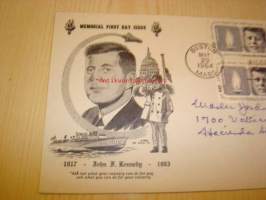 Presidentti John F. Kennedy 1964 USA ensipäiväkuori neljällä postimerkillä, harvinaisempi versio