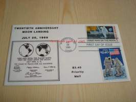 Apollo 11 Moon Landing 1969-1989 USA ensipäiväkuori FDC vuoden 1969 First Man on the Moon postimerkki ja vuoden 1989 20th Anniversary 2.40 Dollarin postimerkki.