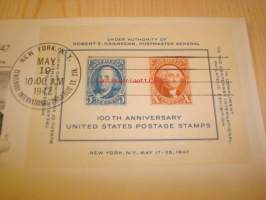 Postimerkki 100-vuotta Centenary U.S. Postage Stamp 1847-1947 USA ensipäiväkuori FDC Souvenir Sheet, mulla on kymmeniä erilaisia postimerkin 100-vuotis