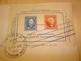 Postimerkki 100-vuotta Centenary U.S. Postage Stamp 1847-1947 USA ensipäiväkuori FDC Souvenir Sheet, mulla on kymmeniä erilaisia postimerkin 100-vuotis
