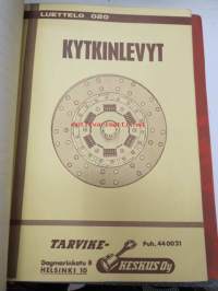 Autotarvikkeita - Tarvikekeskus Oy -kansiollinen erilaisia autorvikeluetteloita
