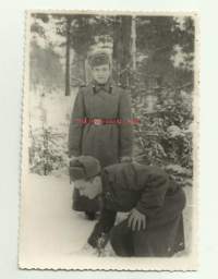 Neuvostosotilaat maastossa Neuvostoliitto 1950-luku   - valokuva   8x11 cm