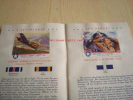 WWII, 2. maailmansota, Sky Heroes Stamp Album, painettu vuonna 1944, USA, alkuperäinen, täysi elikkä kaikki keräilykuvat liimattuina paikoilleen, sisältää 20