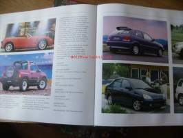 The Encyclopedia of Cars by Peter Henshaw 2003 - kirja painaa 3,1 kg ja maksaa uutena 290 Dollaria