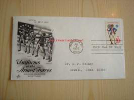 4 erilaista vanhat armeijan uniformut, Uniforms of the Armed Forces, 1975, USA, ensipäiväkuorta, FDC. Katso myös muut kohteeni, mm. noin 1 200 erilaista